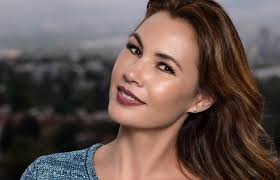 Paola Toyos se diversifica en la actuación