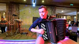 Bruce willis, harmonika, wtf, utcazenész. Szabo Adam Filmslagerek Youtube