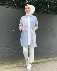 Produk ini memiliki kualitas yang baik dan anda penggemar warna navy blue alias biru dongker. 7 Warna Hijab Selain Hitam Yang Cocok Untuk Baju Biru Langit Anda Womantalk