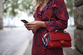 rote chanel tasche blumenkleid tasche rot chanel tasche