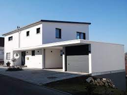 Both offer undercover protection from the rain and sun. Fertigcarport In Kombination Mit Garage Ott Garagen