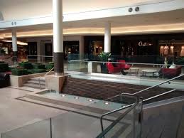 These openings were delayed from the end of 2005 to early 2006 by construction and planning issues. Centre Fountain Picture Of Sherway Gardens Toronto Tripadvisor