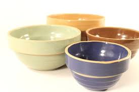 Vintage Usa Pottery Nesting Mixing Bowl Set Of Five 5 Etsy Bowl Mixing Bowls Set Nesting Bowls