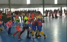 Ayahnya, pak ansana, adalah pecinta alam. Skuad Futsal Pula Gaduh