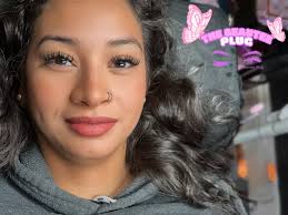 Happy #MerchantMonday I'm a local lash artist/tooth gem tech/make up  artist. I love all things artsy! I specialize in doing handmade fans to  tailer the eyes based