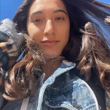 Scammer alert: fake free camera and lens offers in photography community