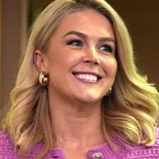 Hillary Clinton-loving Pantsuit Nation suddenly disbands