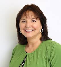 Lori Holman's Instagram, Twitter & Facebook