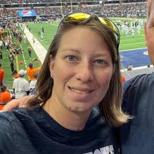 Wendy Dinsmore's Instagram, Twitter & Facebook