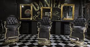 Black And Gold Barber Logo Motos Viram Tema De Lojas Oficias Bares E Estudios De Tatuagem 1445542597237 956x500 Jpg 956 500 Barber Shop Decor Barber Shop Interior Barbershop Design