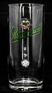 Die landestypische pilsner brauart hat sich global verbreitet. Staropramen Bier Tschechien Bierglas Glaser Bierkrug