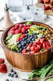Epinards Feta Fraises Pommes Framboises Myrtilles Kiwi Et Fromage Blanc Recette Salade Salade Printaniere Recette