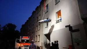 Häuser zum kauf in wattenscheid verzeichnet auf einer landkarte mit lokalinformation zu wattenscheid. Bochum Wattenscheid Feuerwehr Rettet 300 Kilo Schwere Frau Mit Einem Kran