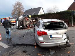 Der käuferschutz ist deine absicherung, wenn eine ware nicht ankommt, beschädigt ist oder nicht der beschreibung entspricht. Drei Verletzte Nach Verkehrsunfall