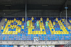 Sc cambuur werd veroordeeld tot nog een jaar in de keuken kampioen divisie en kreeg een dreun van een ongelofelijke prestatie na die harde klap van vorig jaar en dat cambuur eraan komt weet. Sc Cambuur On Twitter Coronaproof Op Anderhalve Meter Afstand En Zonder De Zieke Robin Maulun De Teamfoto Seizoen 2020 2021 Dijksfotografie Cambuurkomteraan Gasgevuh Https T Co Zskzntb0kg