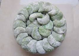 Kue putri salju selalu menjadi primadona bagi masyarakat sebab teksturnya yang lembut, gurih dan dingin ketika digigit. Resep Dan Cara Membuat Kue Putri Salju Pandan Super Lembut Serta Paling Gurih Selerasa Com