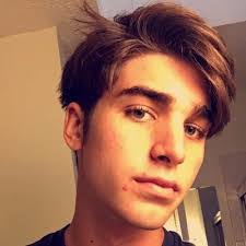 Laura Leek's Instagram, Twitter & Facebook