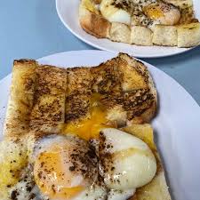 Fresh roti bakar telur goyang at gemas road, an offbeat location, yet popular and dishing up excellent breakfast in george town (image by kit yeng chan) this place is hidden in a residential area not far from penang football stadium and the popular market at lorong kulit, right in front of a small condominium in gemas road. Rope Walk Honey Corner Roti Goyang Georgetown Pulau Pinang