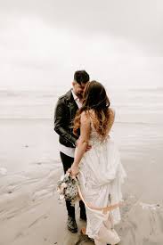 Cannon Beach Elopement Bend Wedding Photographer Dawn Charles Beach Wedding Photos Beautiful Beach Wedding Beach Wedding Aisles