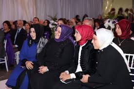 Dipublikasikan tanggal 16 peb 2015. Ds Editorial Coordinator Atlas Ties The Knot In Istanbul S Emirgan Park Daily Sabah
