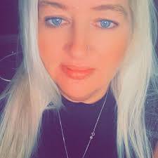 Are there motels in Traverse City where someone can live until they find a  place?