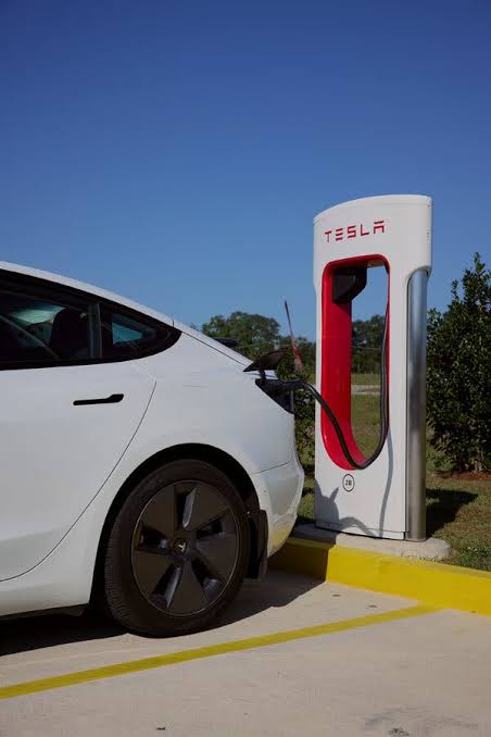 Tesla Profit Slumps, but Investors May Not Care - The New York Times