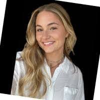 Amanda Schweich's Instagram, Twitter & Facebook