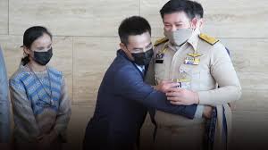 สำหรับทนายของแม่น้องชมพู่ คือ นายวินัย ชุมสวัสดิ์ ทนายความที่มีสำนัก. S2vp8zlffgaxvm