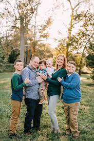 Ten Tips For A Successful Fall Family Photo Session Fall Family Photo Outfits Fall Family Photos Family Photo Outfits