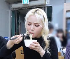 Aggressively Eats Noodles Shared By On We Heart It Kpop Girls Girls Run The World Iconic Women