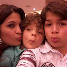 Jun 15, 2021 · após lançar a faixa 'desde que eu vi você', em parceria com o ator e cantor lucas santos, em todas as plataformas digitais, vittoria dutra divulgou, neste fim de semana, em comemoração ao. Patricia Lucas Santos Home Facebook