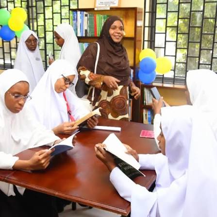 SKULI YA WASICHANA BEN BELLA MNAZI MMOJA. Mkurugenzi Idara Elimu Sekondari kutoka Wizara ya Elimu na Mafunzo ya Amali Zanzibar, Bi. Asya Iddi Issa amewataka wanafunzi kuitumia Maktaba kwa kuongeza maarifa na