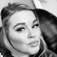 Andrea Bays's Instagram, Twitter & Facebook