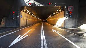 The gotthard base tunnel extends from the north portal at erstfeld, in the canton of uri, to. Gotthardtunnel Durch Den Berg Auto Mobil Sz De