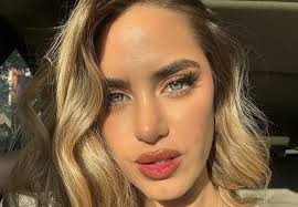 Conmoción en las redes por una gatita de "dos caras"