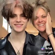 Noen Eubanks My Mom Did My Hair