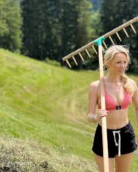 Melissa Naschenweng forbidden OnlyFans pics