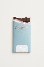 La Chocolaterie Est La Nouvelle Adresse Des Accros Au Cacao Les Fondus De La Tablette Les Nostalgiques Du Chocolat Chocolaterie Tablette De Chocolat Chocolat