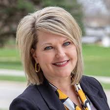 Karla Wayne's Instagram, Twitter & Facebook