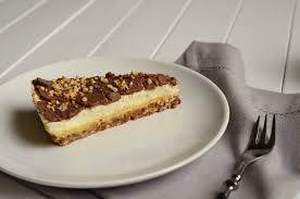 Diese süßen himbeerschnitten werden im gefrierfach ‚gebacken' und anschließend vernascht. Mandel Krokant Torte Mit Daim Ikea Style Rh Eintopf