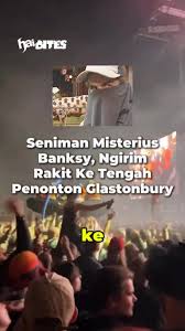 Banksy ngirim karya terbarunya berupa rakit yang berisi manekin ke tengah  penonton Glastonbury. Kalo menurut lo, seniman yang kayak gini ada di  Indonesia juga nggak?