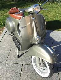 Vespa V50 In Der Lackierung Grigio Polaris 200 Vespa Oldtimer Vespa Vintage Vespa