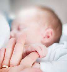 Anne Ve Bebek Ilk Kez Anne Oldunuz Ilk Goz Agriniz Bebeginizle Ilk Gunleriniz Ve Hicbir Sey Bilmiyorsunuz Bebeginiz Dogdu Ve Emzirme Bebek Uykusu Bebek Atesi