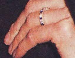 Pin By Arend Hijner On Jfk And Jko Children And Grandchildren Kennedy Engagement Ring Carolyn Bessette Kennedy Famous Engagement Rings