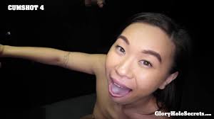 GloryholeSecrets - Крошечная Азиатская Цыпочка Точно Знает, Как Обращаться  С Членами