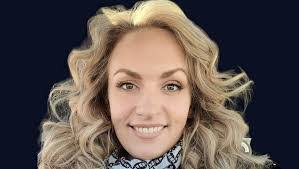 Ariel Weis's Instagram, Twitter & Facebook