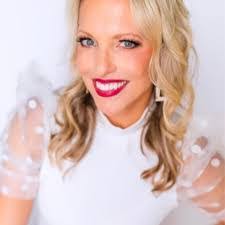 Carrie Hupp's Instagram, Twitter & Facebook