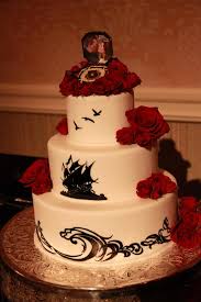 Love The Grown Up Pirates Of The Caribbean Theme For This Cake From Post Your Wedding Cake Page Pirate Wedding Themed Wedding Cakes Halloween Themed Wedding