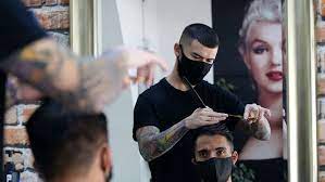 Hier findest du einen mobilen friseur der nach hause kommt, günstige angebote für den friseur der dich zuhause besucht, jetzt termin vereinbaren. Friseure In Der Corona Krise Haben Die Salons An Ostern Geschlossen