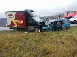 Victimele aruncate la 50 de metri de masina zdrobita. Accident Caras Severin Express De Banat Cele Mai Bune Stiri Din Resita Caransebes Otelu Rosu Bocsa Baile Herculane Oravita Anina Si Moldova Noua